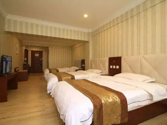 Longkou Zhonglai Business Hotel