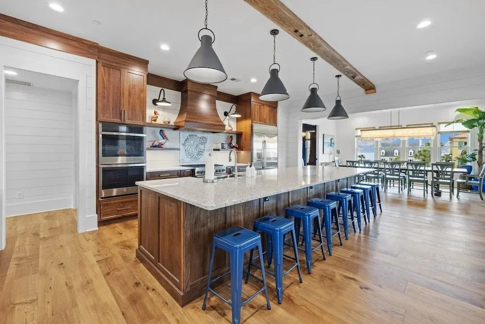 Cornfed Pelican 9 Bedroom Home