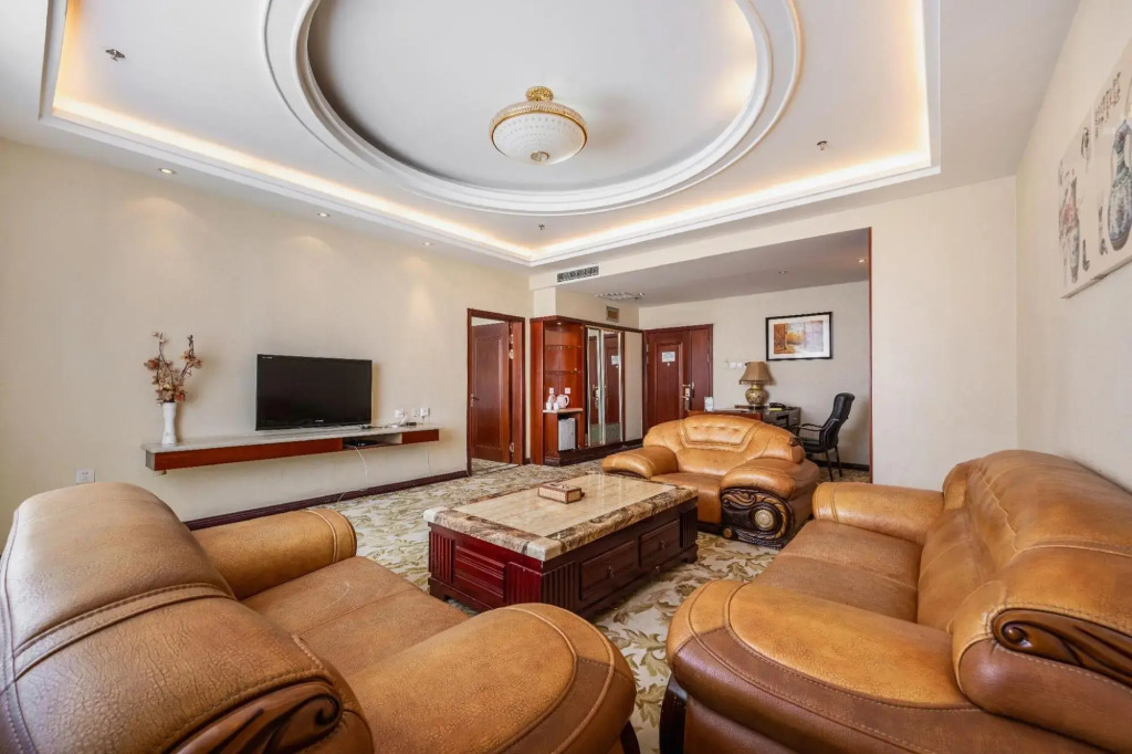 Yilong Hotel
