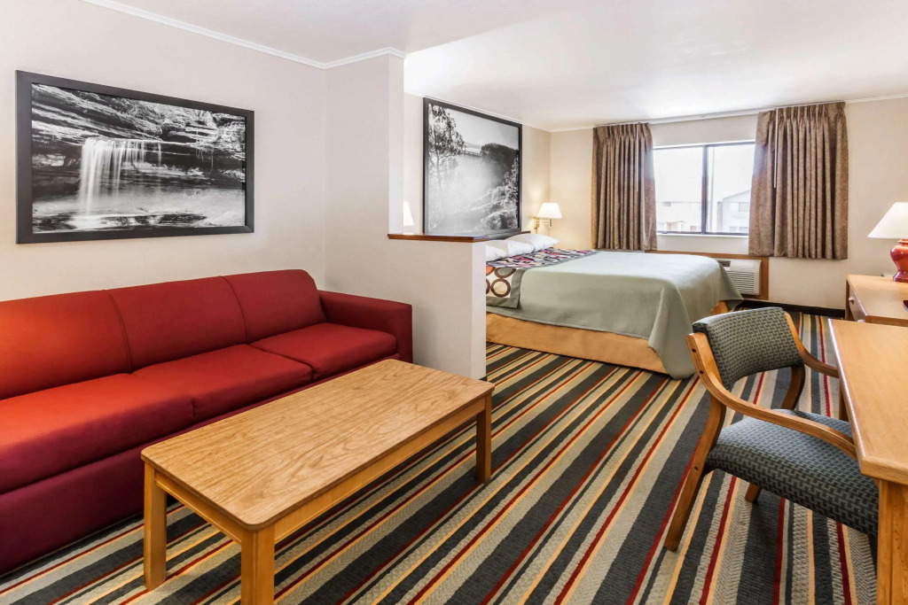 Super 8 by Wyndham Ottawa Starved Rock