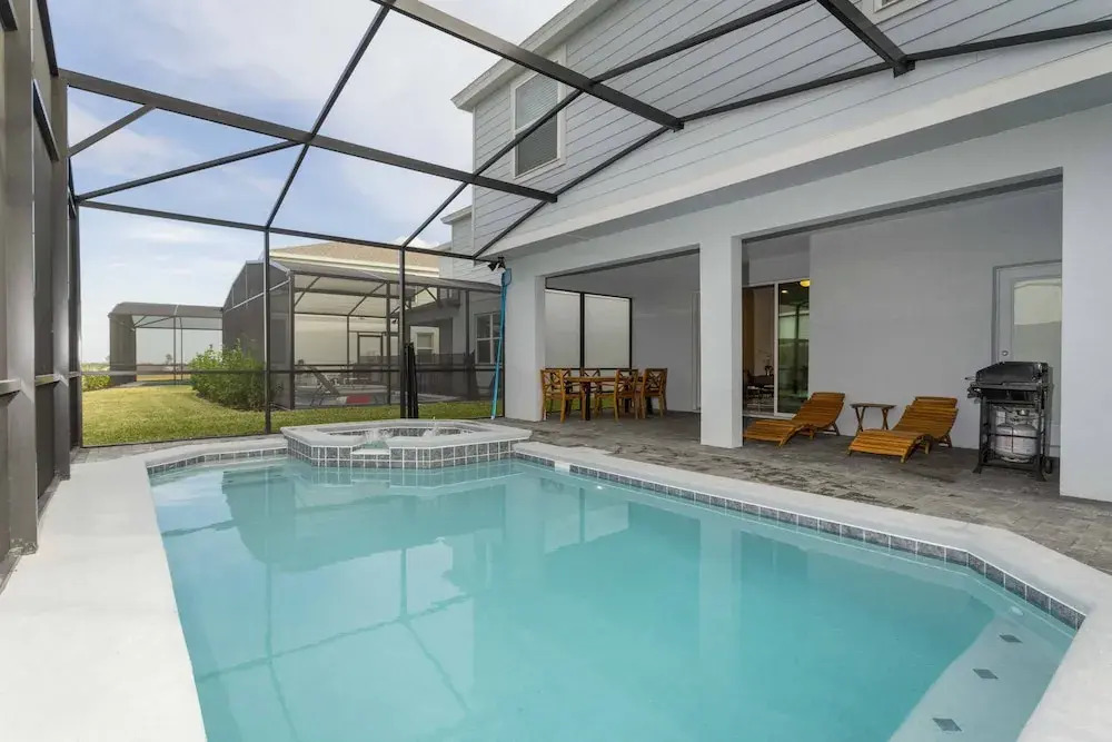 Beautiful 6 Bedroom Home w/ Private Pool and Spa at Windsor Island
