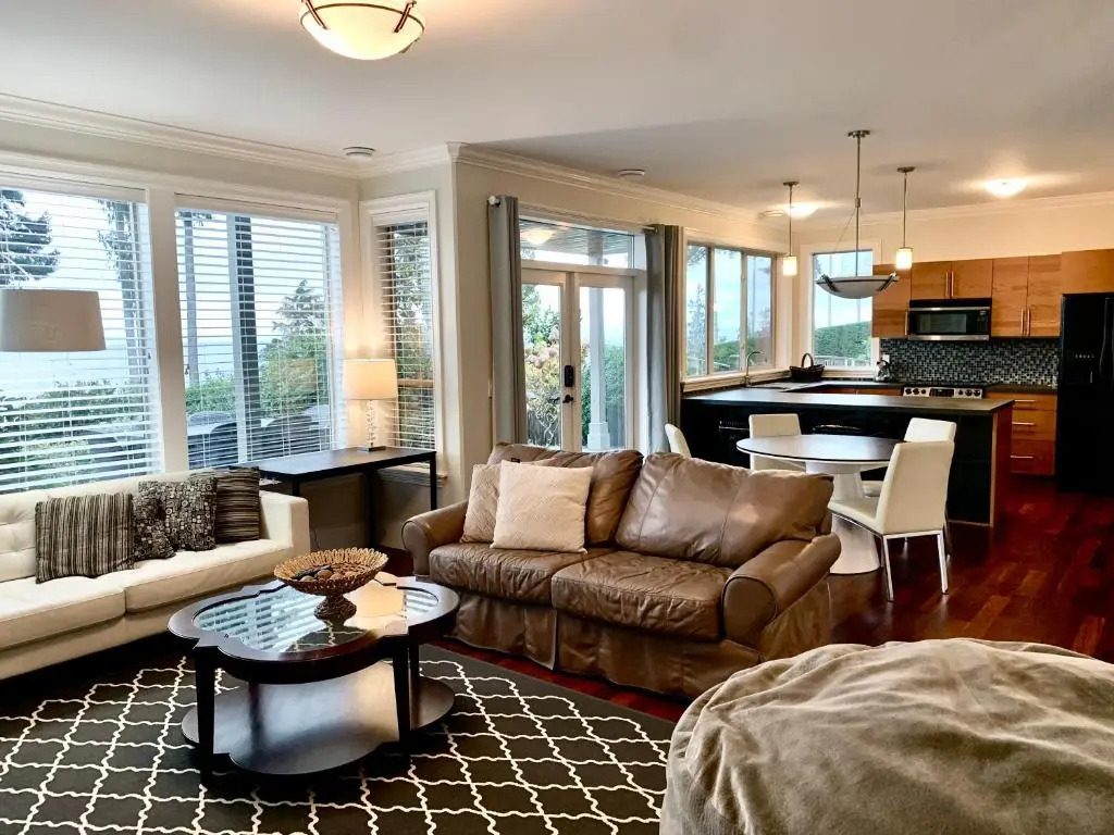 Ocean side & garden view Nanaimo house