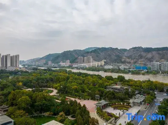 Lemon Collection Hotel (Lanzhou Yellow River Mother Sculpture Small West Lake Subway Station Branch)
