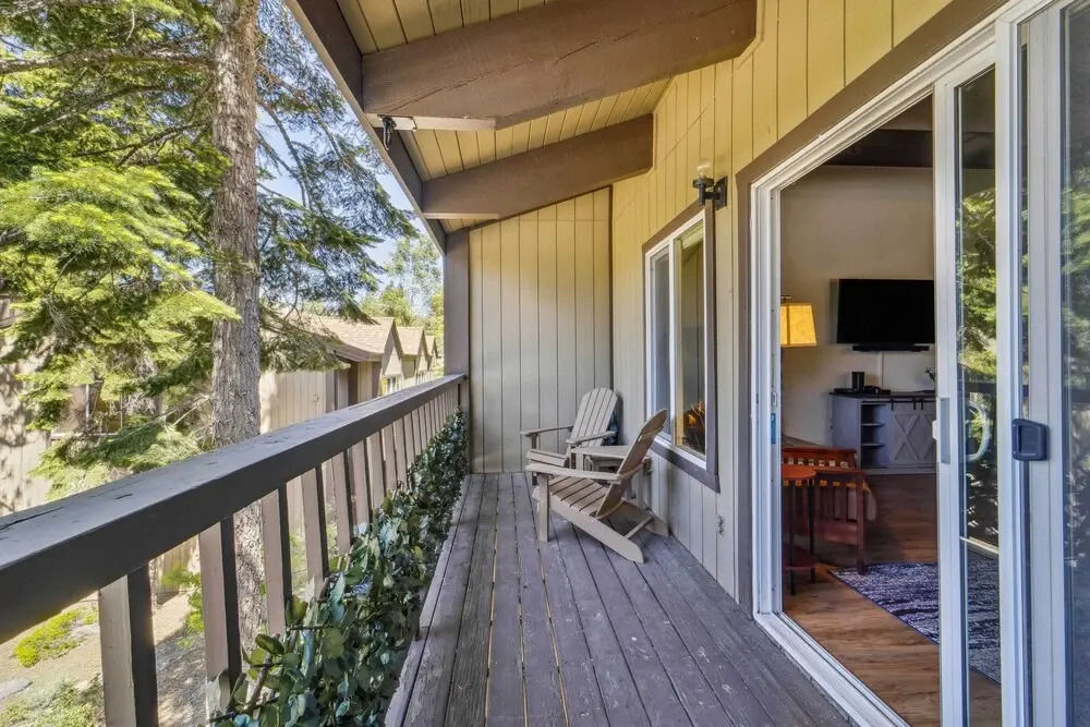 10 Mi to Palisades Tahoe! Condo w/ Game Room