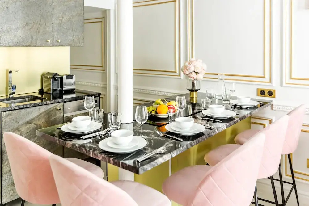 Luxury 2 Bedroom Apartment  Eiffel Tower