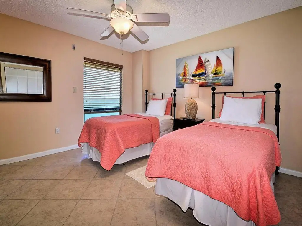 440 West 607N 6th Floor 440 West Condo with Stunning Water View. 23148