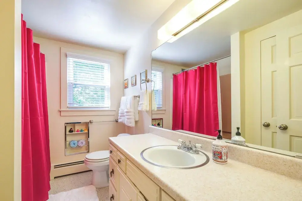 Movie Theater! Family Home, 5 Mi to Dtwn Roanoke