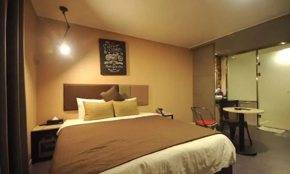 Hotel 385