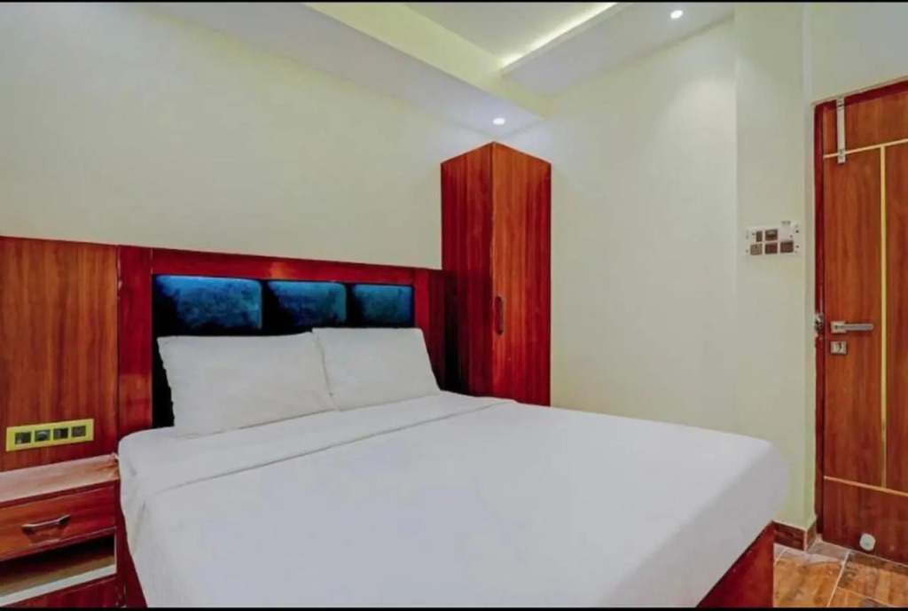 Townhouse Kali Ghat Prayagraj Formerly Ramesh Palace