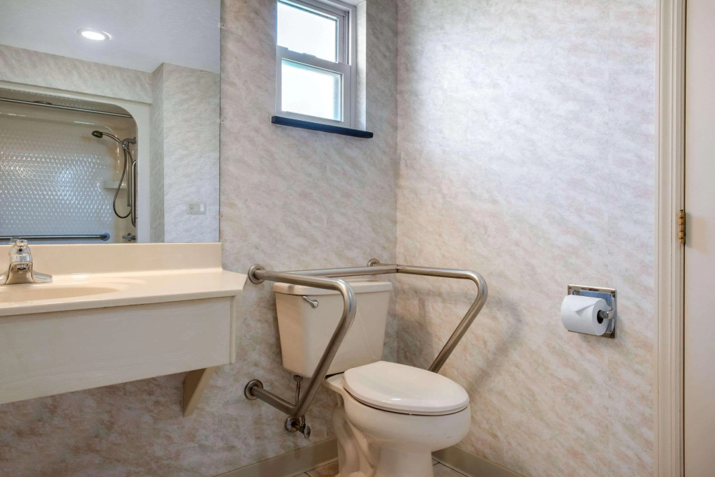 Quality Inn Breeze Manor