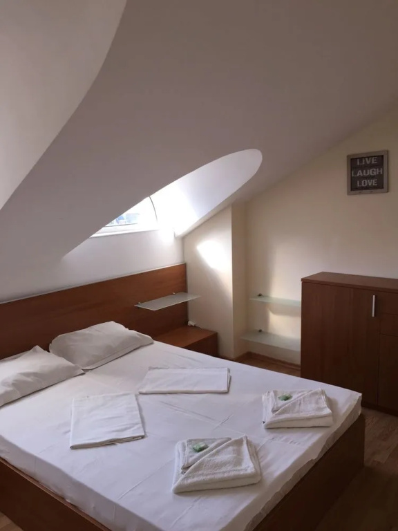 Maisonette Picadilly