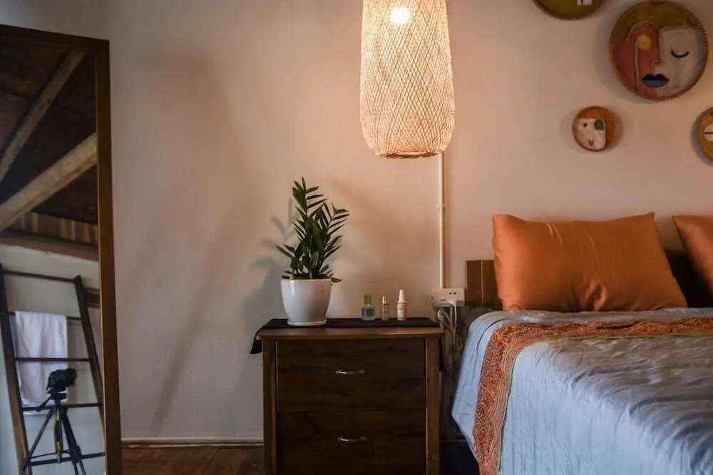 Toce House Tả van