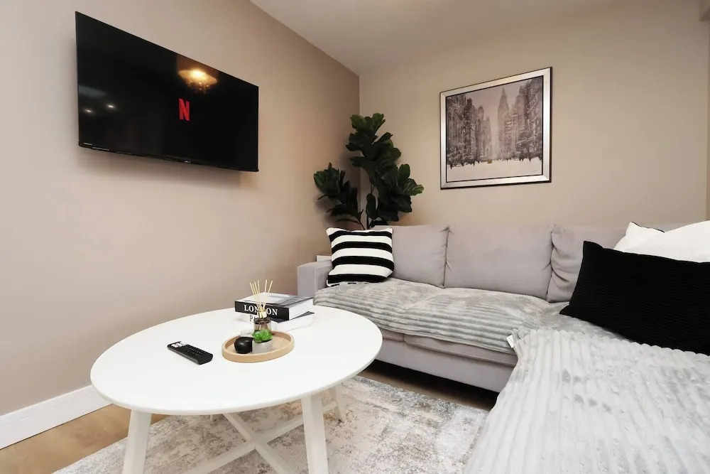 Modern 5BR Home new