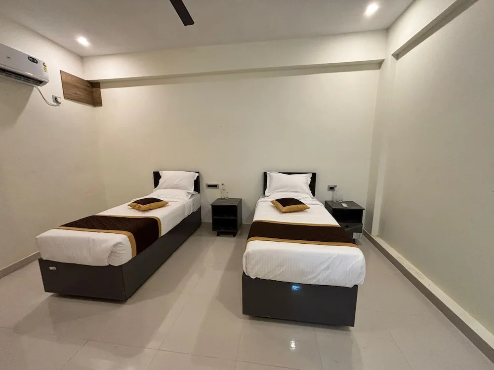 Thamira Grand Palace