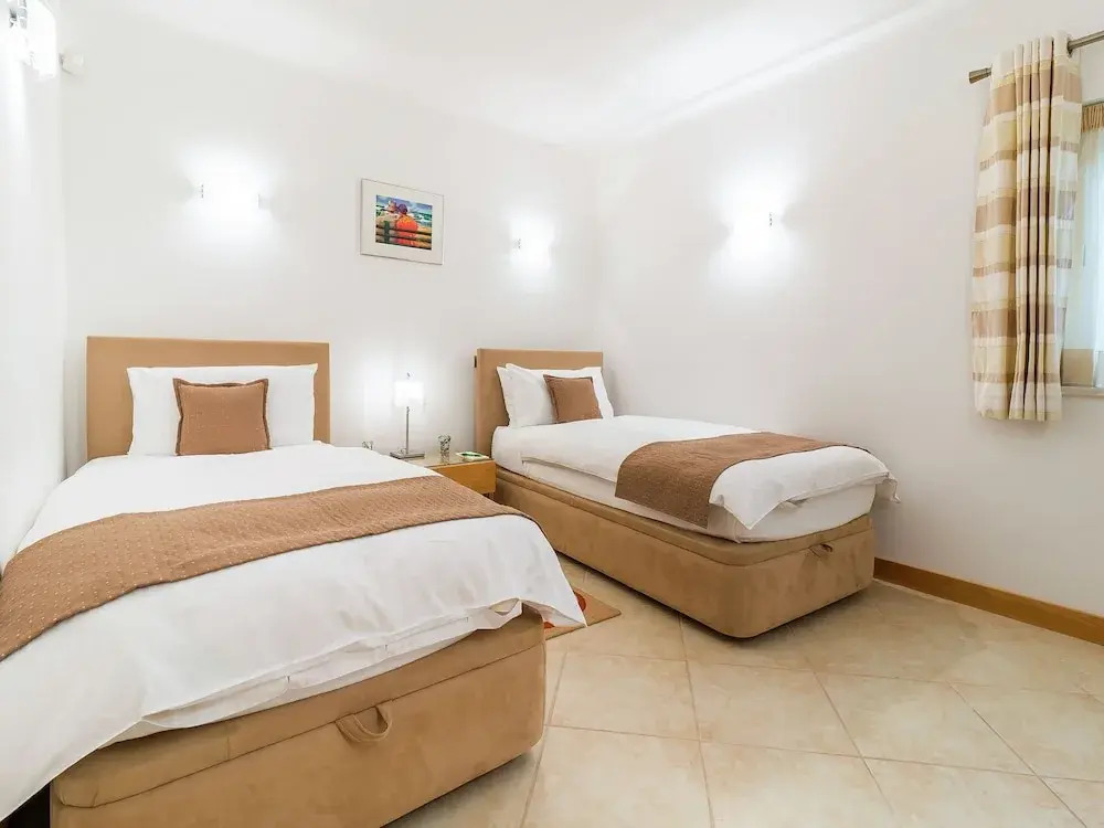 Luxurious Apartment in Lagos with Swimming Pool & Hot Tub