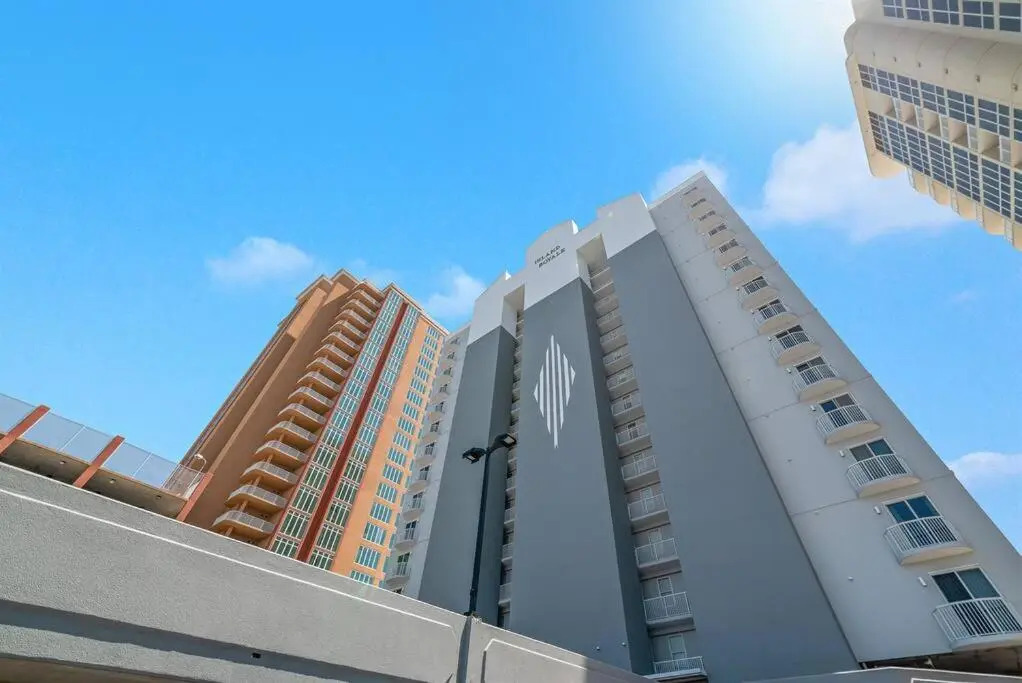 Island Royale 403 ~ Beachfront 2bd/2ba ~ In the Heart of Gulf Shores!