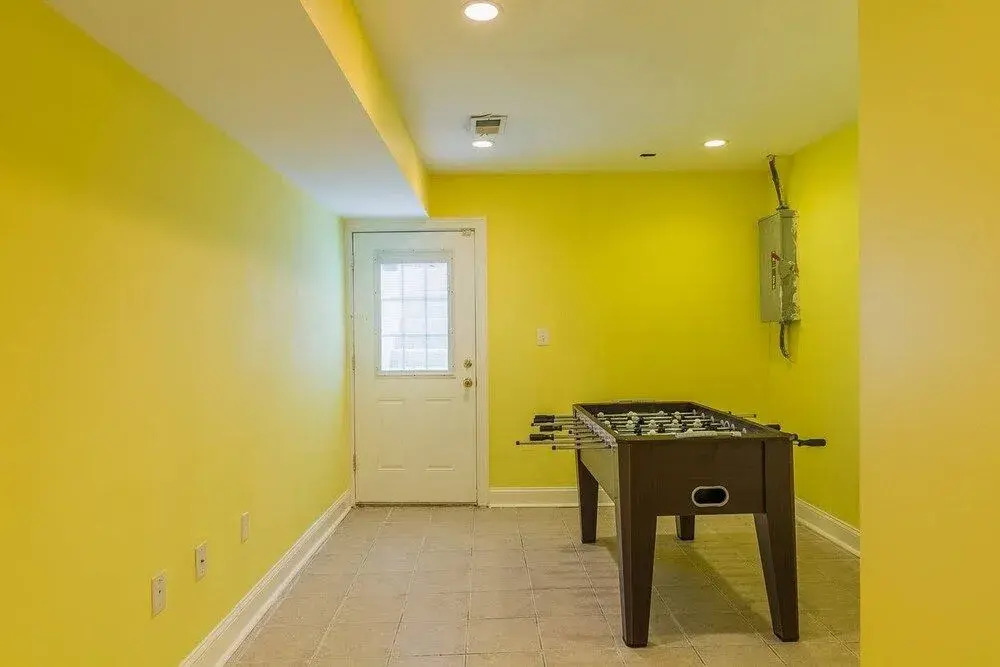 Beautiful & Huge House w/ grill & foosball table by CozySuites