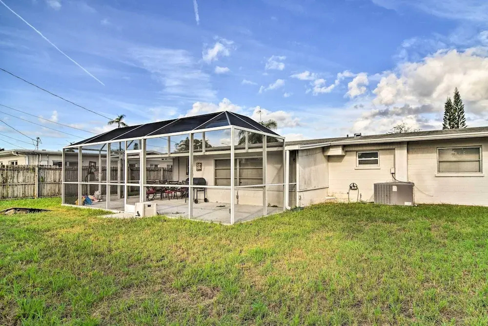 Snowbird Sanctuary w/ Covered Patio in Bradenton
