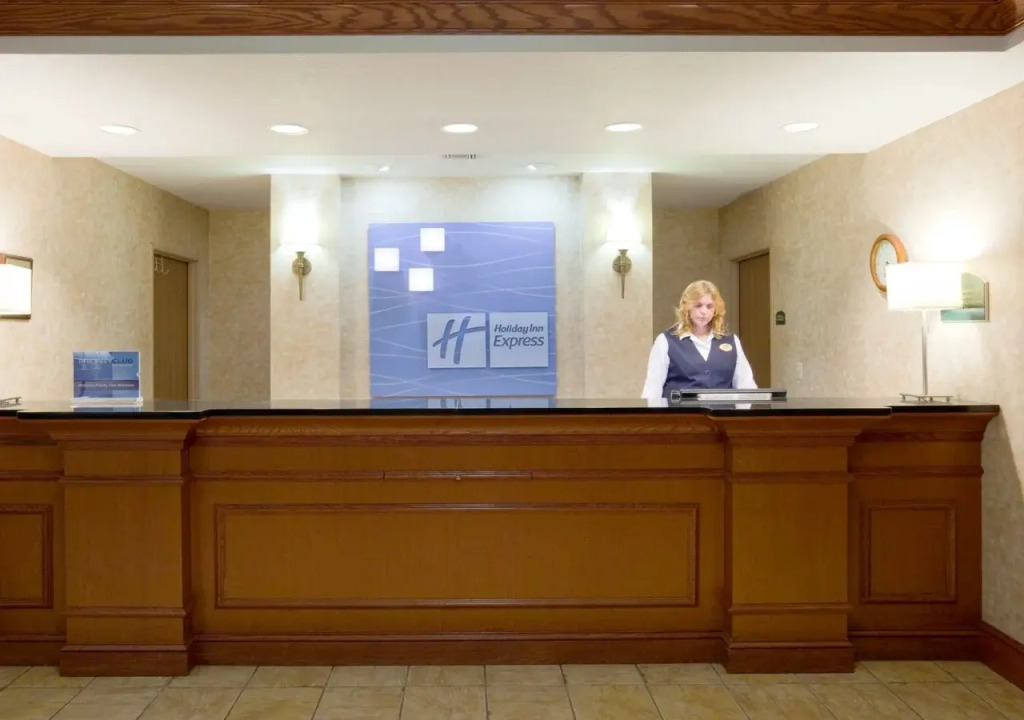 Holiday Inn Express Hotel & Suites Milwaukee-New Berlin by IHG