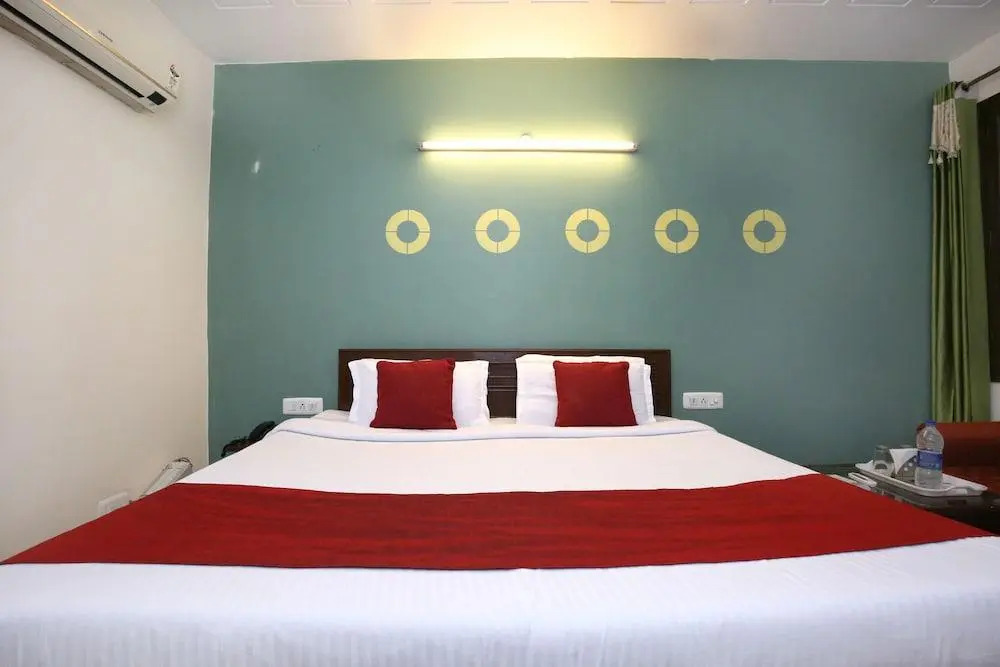 OYO 6366 Grand Regal Hotel