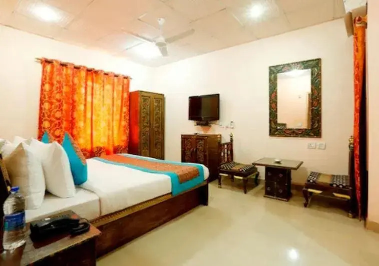 Hotel Anand Lok