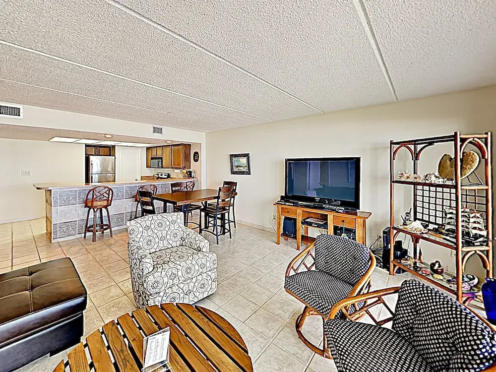 New Listing! Gulf-front W/ Pools & Gym 3 Bedroom Condo