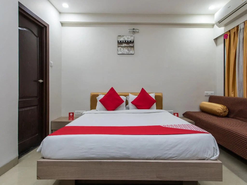 Super Townhouse Divya Palace