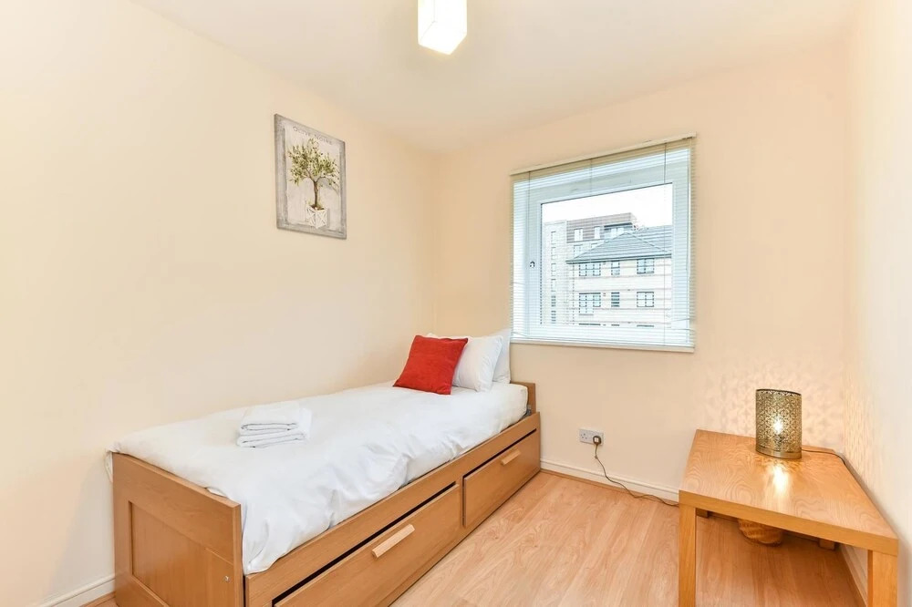 Superb Two Bedroom Flat By The Water - Great Views