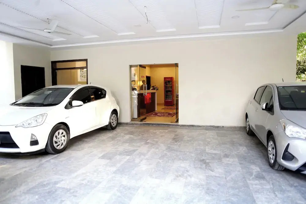 Royalton Inn Hotel - Gulberg