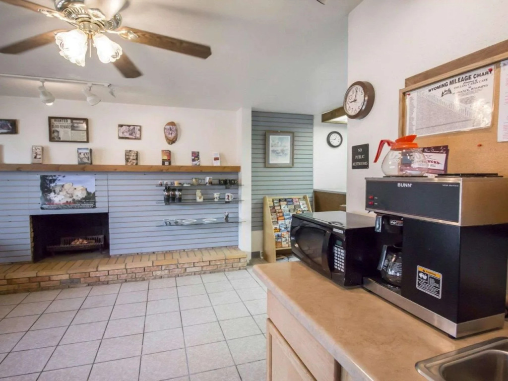 Deer Lodge Motel