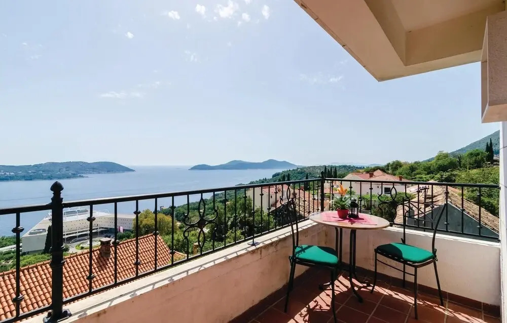 Nice Home in Orasac With Wifi and 6 Bedrooms