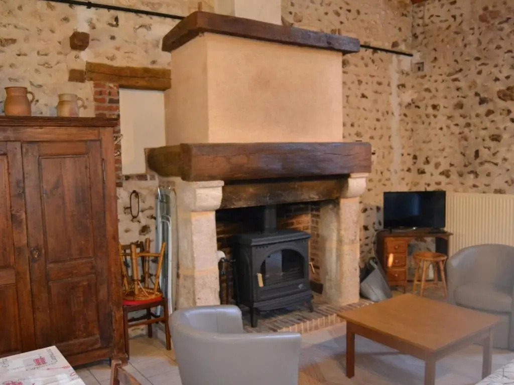 Gîte chaleureux dans un ancien corps de ferme avec wifi, cheminée et grand jardin à Châteaudun - FR-1-581-71