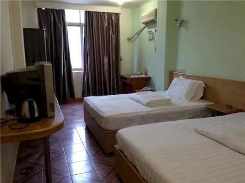 Qingyuan Yingdeqiaofeng Hotel