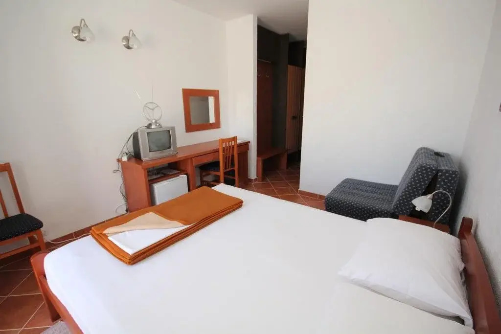 Hotel Vir
