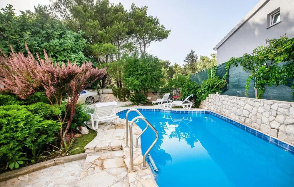 Beautiful Home in Vir With 4 Bedrooms, Wifi and Outdoor Swimming Pool
