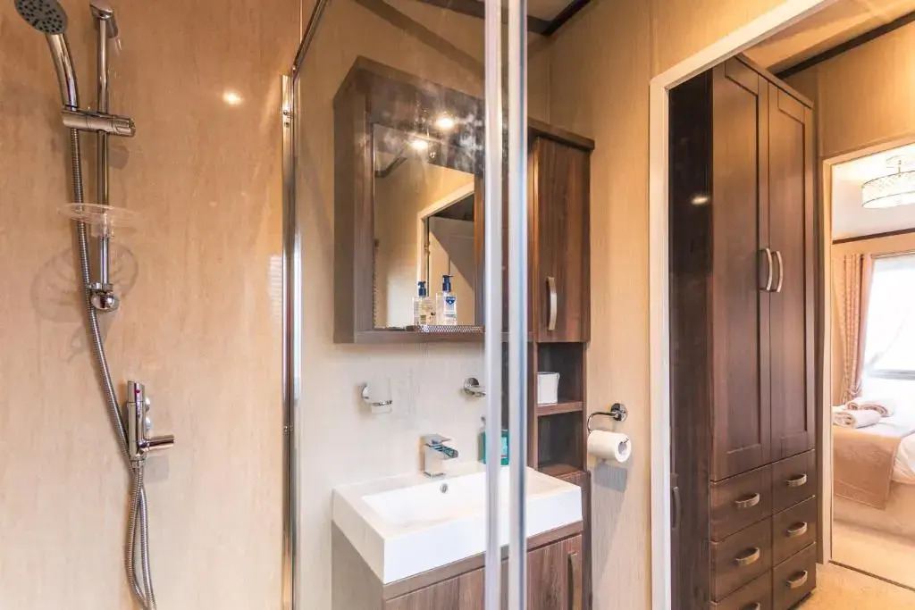 Lakeside Gem with Hot Tub