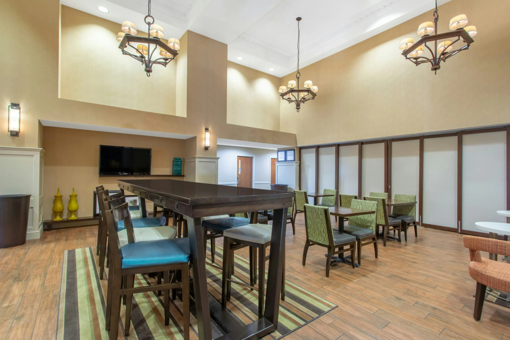 Hampton Inn & Suites Albany-Airport