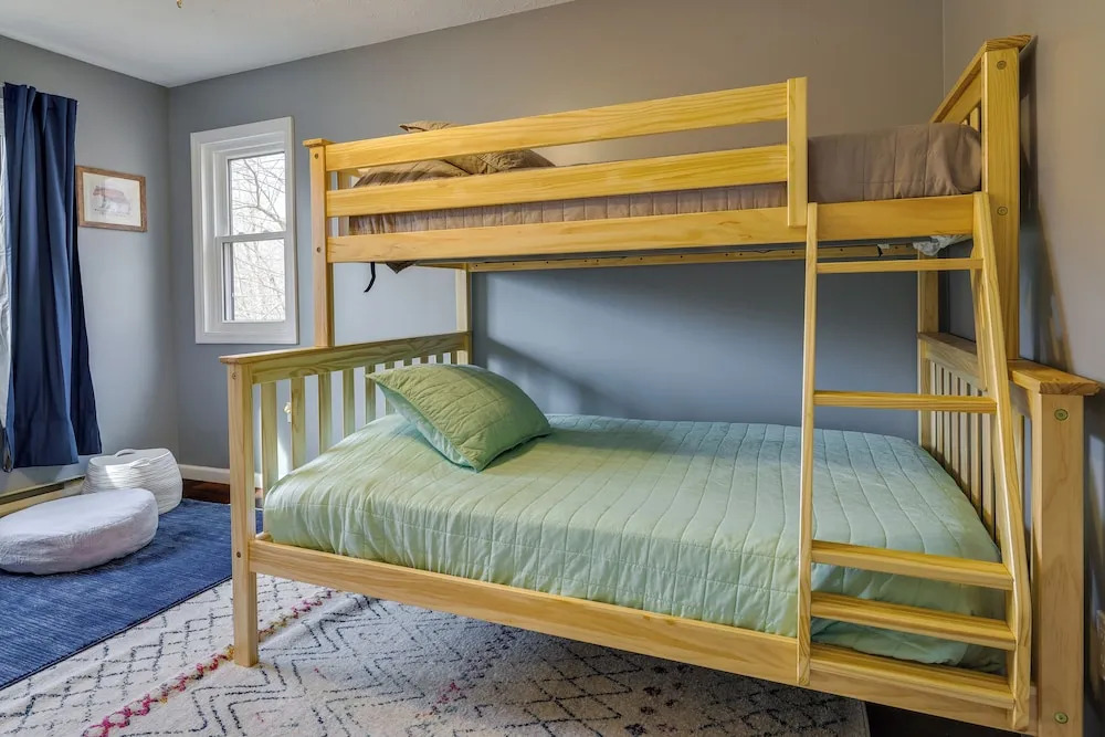 Lovely Poconos Cabin w/ Resort Amenities!