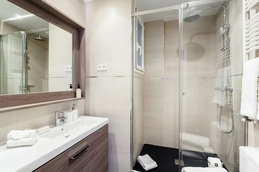 Jose Abascal Apartment by Flatsweethome