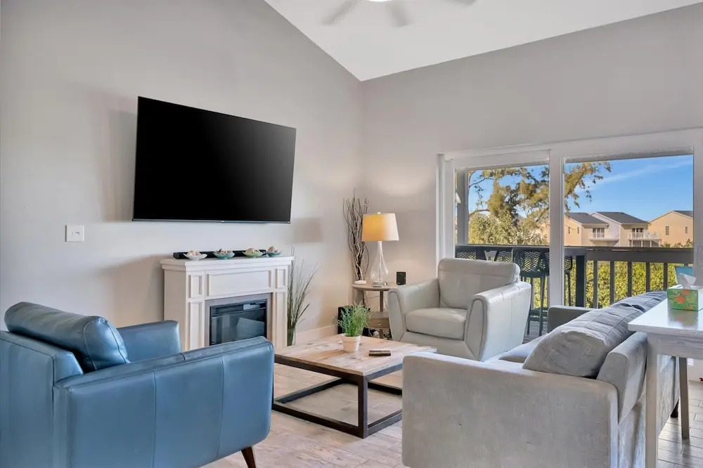 Beach Access Heated Pool Resort Condo for 8