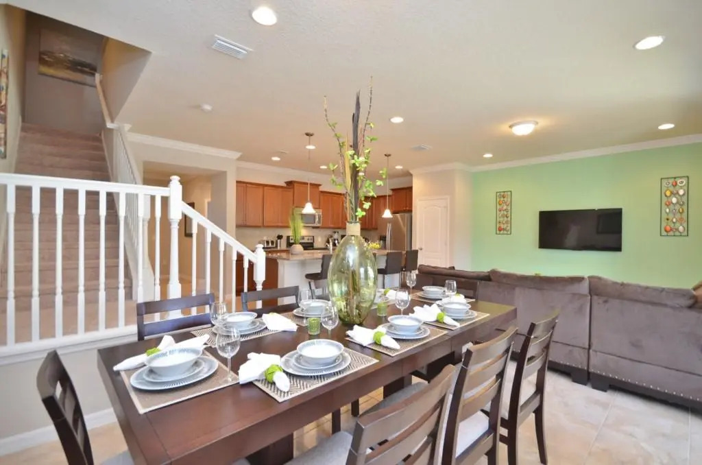 1998 Majorca Drive 5 Bedrooms, 3 Bathrooms