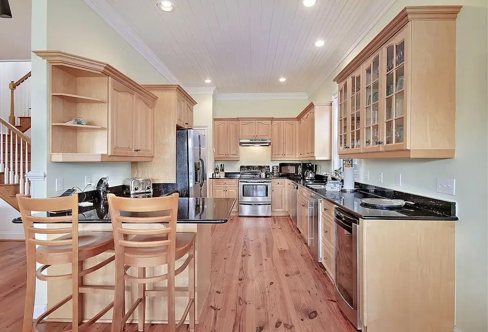 Sprawling Family W/ Pool & Game Room 6 Bedroom Home