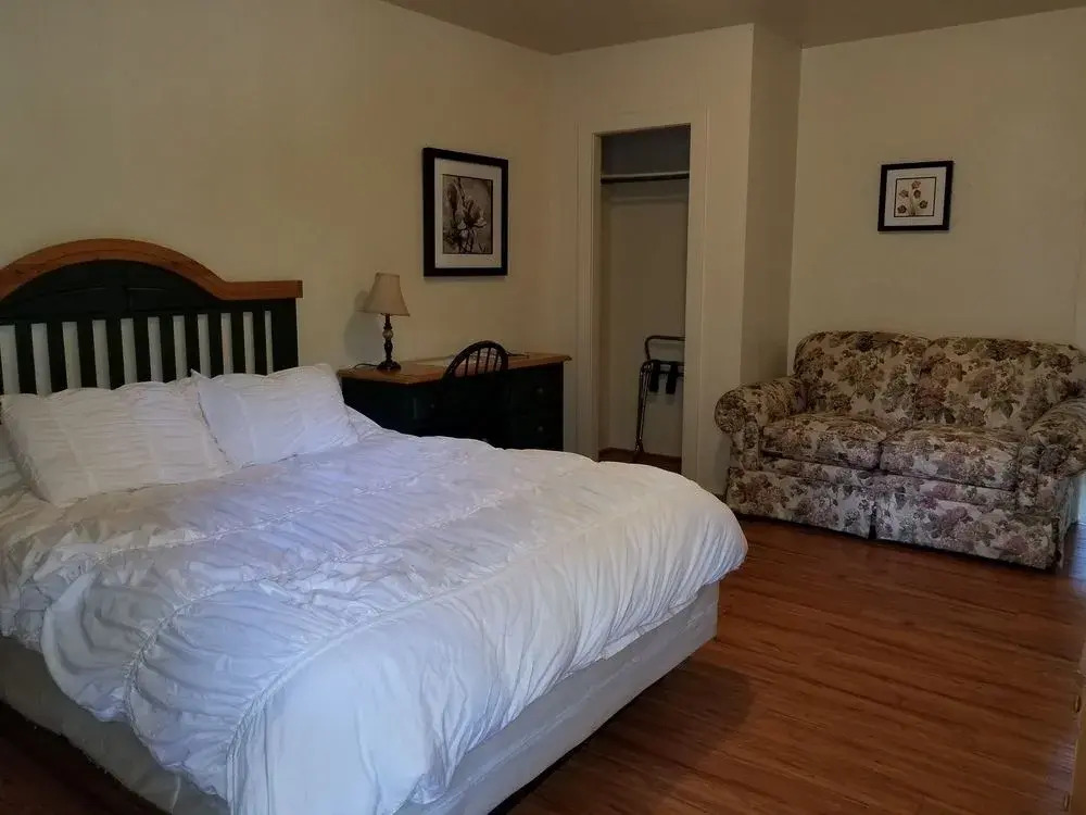 The Manor Motel
