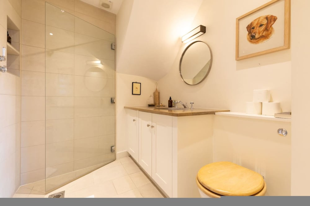A Gentle Riverside Charm 2 Bedroom Mews House