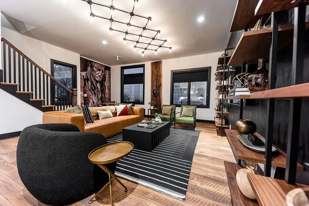 Heart of Gulch - 4 Min to Broadway - Designer Home