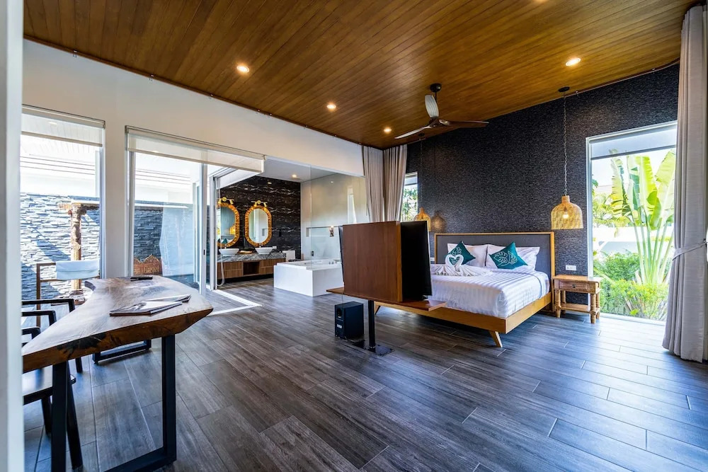 Luxury 7 Bedroom Pool Villa - WL67