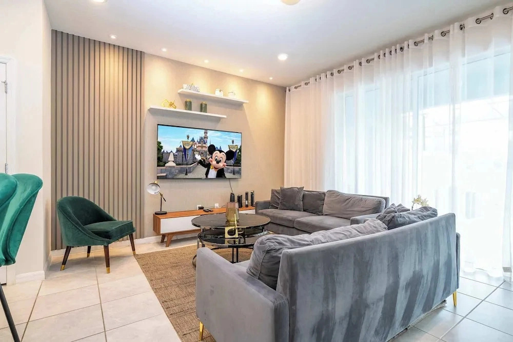 Luxury Townhouse w/ Private Pool Near Clubhouse