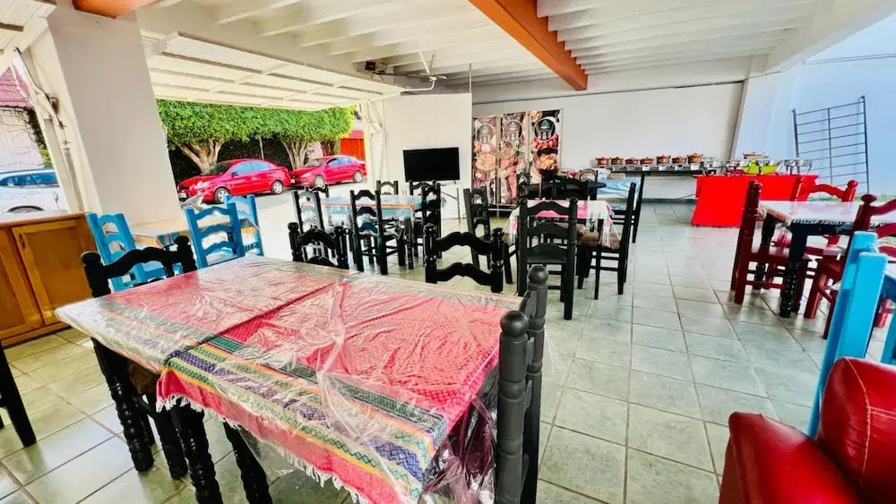 Taj Mahal Hostal And Restaurant