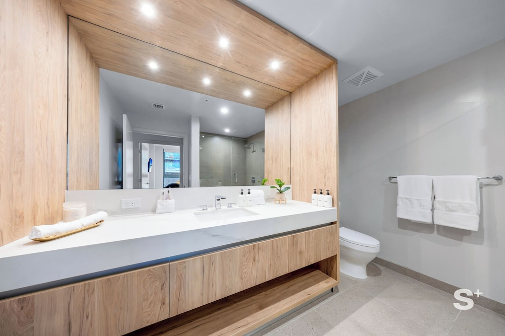 High-Rise Condo in DTW Miami -Pool & Gym