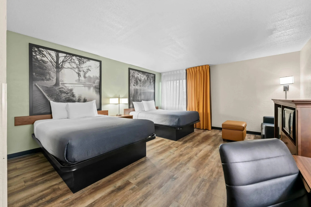 Super 8 by Wyndham Alexandria MN
